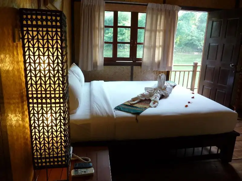 มาร่วมเป็นส่วนหนึ่งของธรรมชาติกับการที่ได้มาพักที่เรือนแพริมแม่น้ำแคว